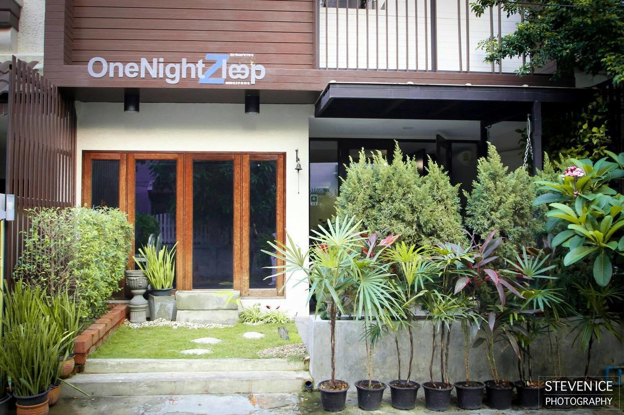 One Night Zleep At Nimman Hostel Chiang Mai Buitenkant foto