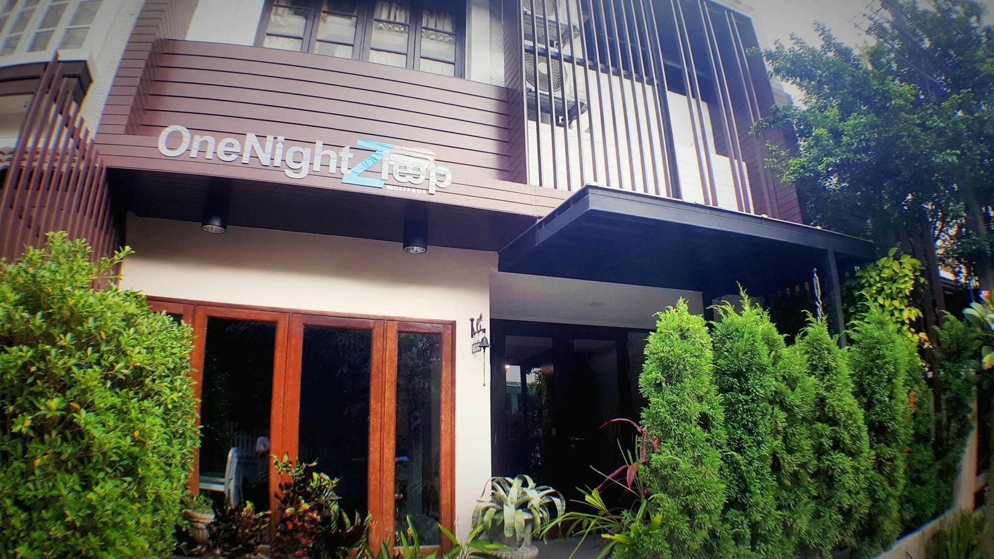 One Night Zleep At Nimman Hostel Chiang Mai Buitenkant foto